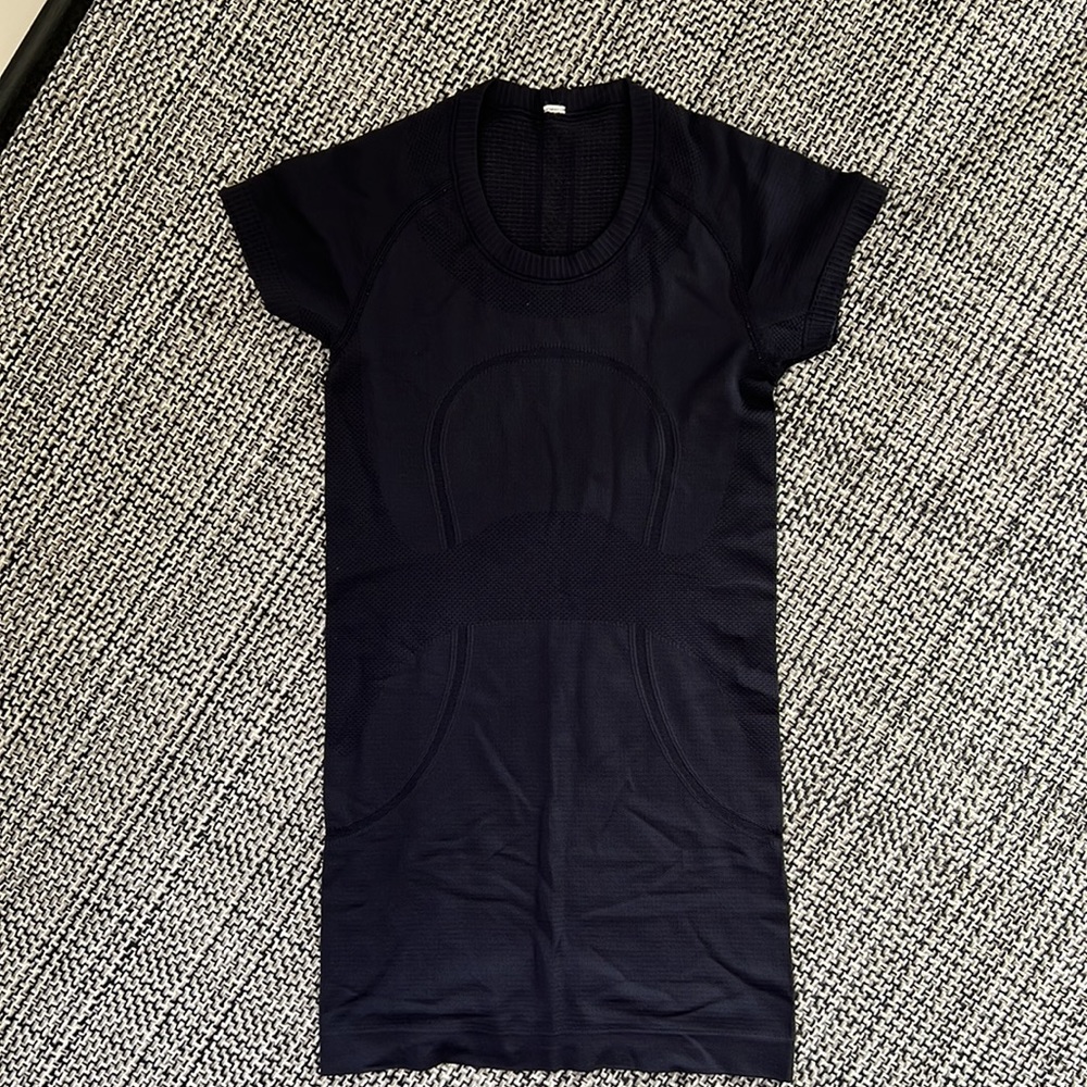 Lululemon swiftly top